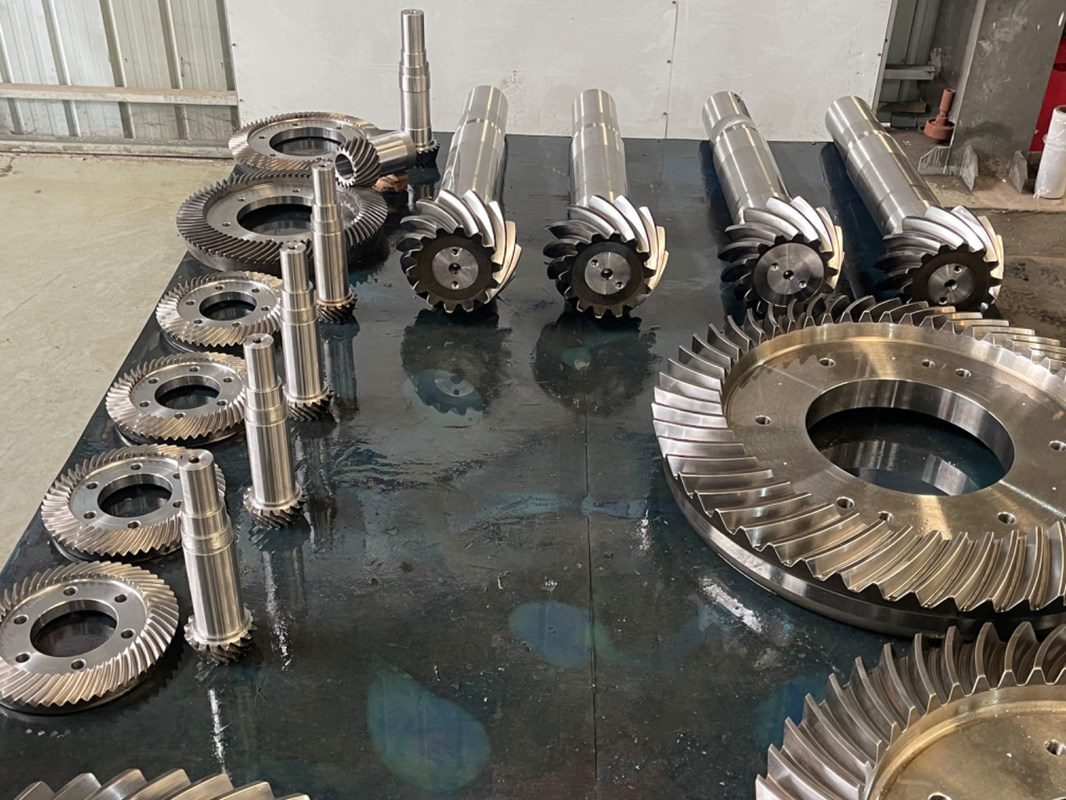 Long Using Life Anti Oil Spiral Bevel Gear Large Size Surface Polished