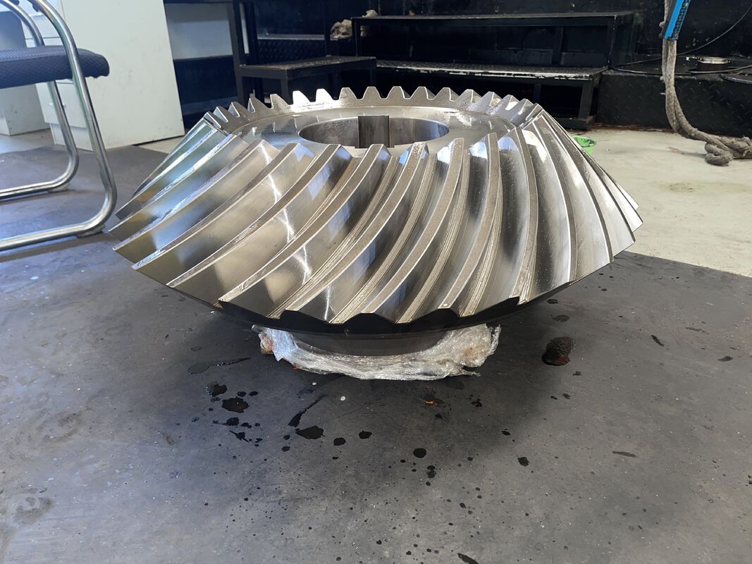 High Precision Large Diameter Spiral Bevel Gear for Crusher Machine Reducer with Corrosion Resistance
